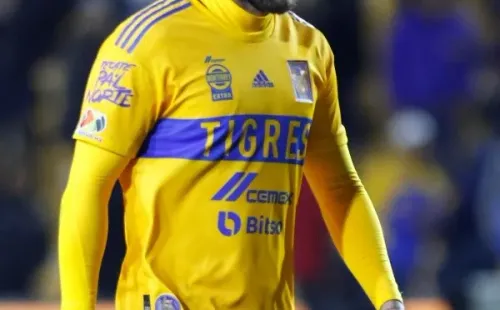 André-Pierre Gignac y una salvaje patada a un compañero (Imago 7)