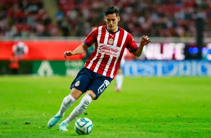 Orozco se convirtió en un inamovible en el once de Chivas (Imago7)