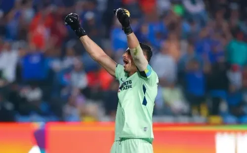 José de Jesús Corona, al límite de amarillas (Imago 7)