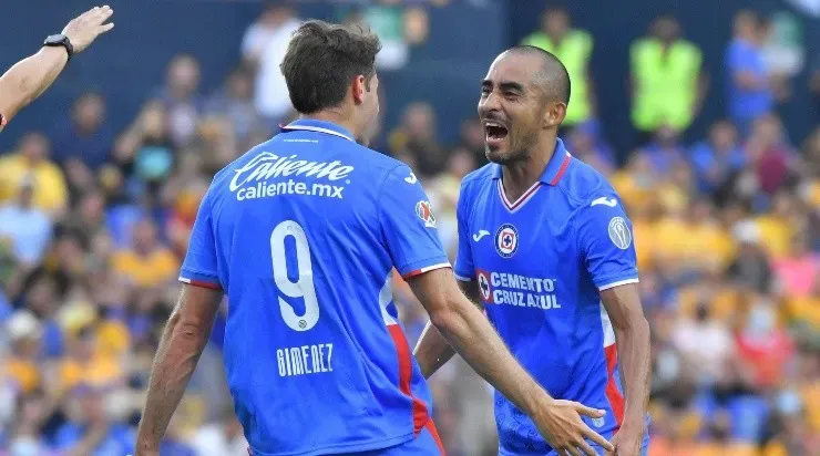 Baca y Santi, a puro festejo en Cruz Azul. (Imago 7)