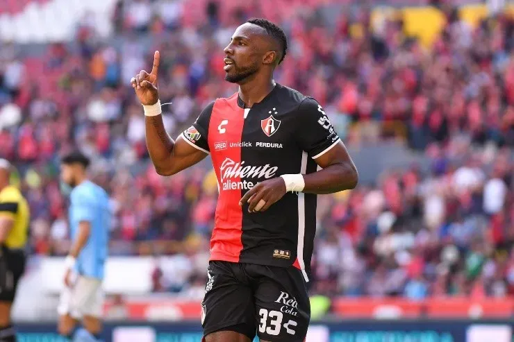 Guadalajara, Jalisco, 15 de abril de 2023. Julián Quiñones en festejo de gol, durante el partido de la jornada 15 del torneo Clausura 2023 de la Liga BBVA MX, entre los Rojinegros del Atlas y los Tuzos del Pachuca, celebrado en el estadio Jalisco. Foto: Imago7/Sandra Bautista