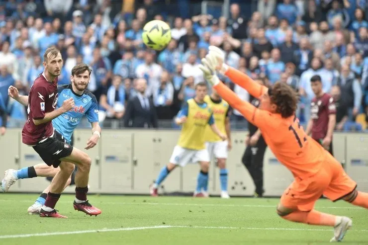 Guillermo Ochoa evitó la consagración del Napoli (Getty Images)