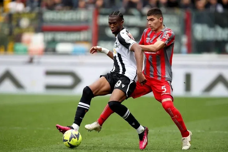 El Cremonese de Johan Vásquez necesita una gran remontada para mantener la categoría (Imago)