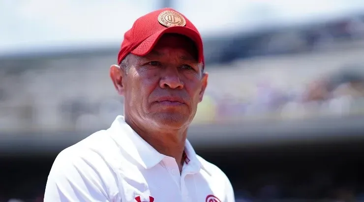 Ciudad de Mexico, 16 de abril de 2023. Ignacio Ambriz director tecnico, durante el partido de la jornada 15 del torneo Clausura 2023 de la Liga BBVA MX, entre los Pumas de la UNAM y los Diablos Rojos del Toluca, celebrado en el estadio Olímpico Universitario. Foto: Imago7/ Rafael Vadillo