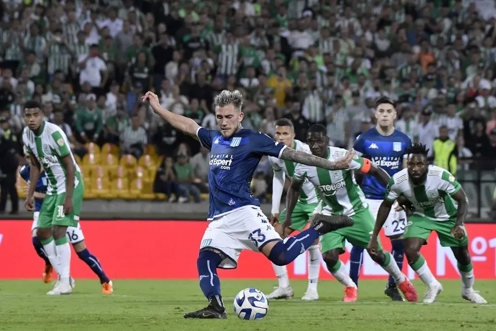 Piovi, encargado de la pelota parada en Racing (Getty Images).