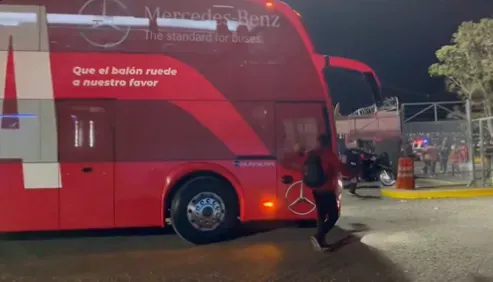 Brian García casi se pierde el autobús.