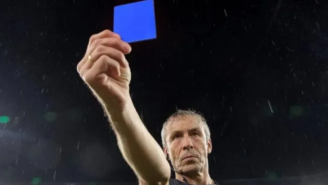 La IFAB propone el uso de la tarjeta azul. ¿Se usará en la Liga MX?