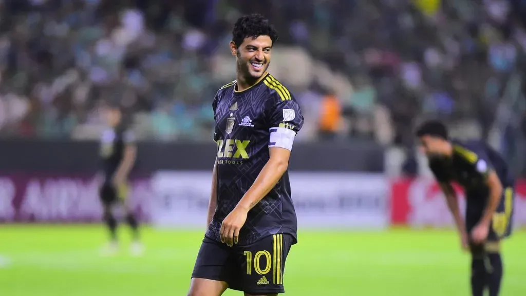 La lesión de Toro Fernández le abre la puerta a Carlos Vela