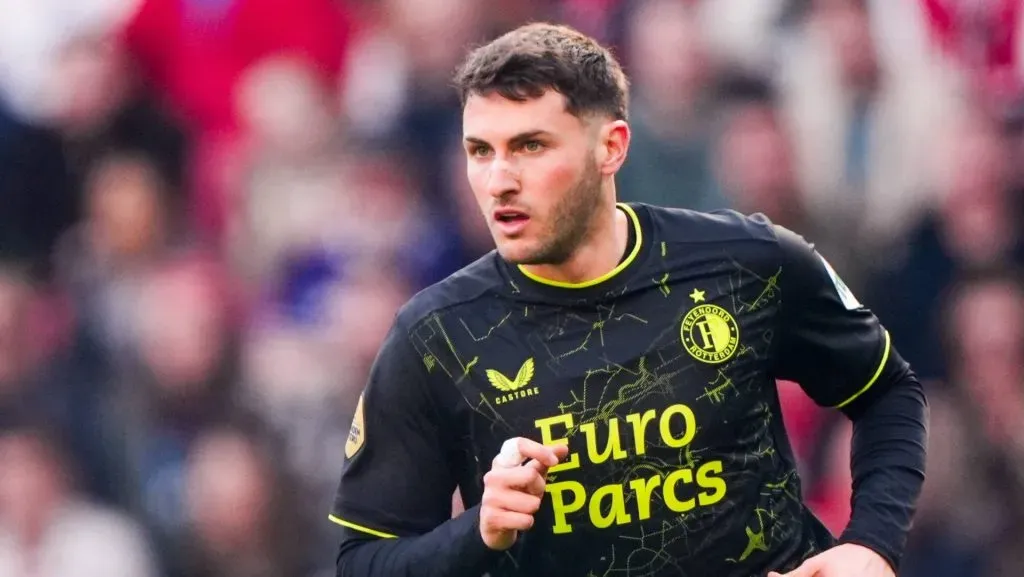 Varios clubes de Europa están tras los pasos de Santiago Giménez en Feyenoord (IMAGO)