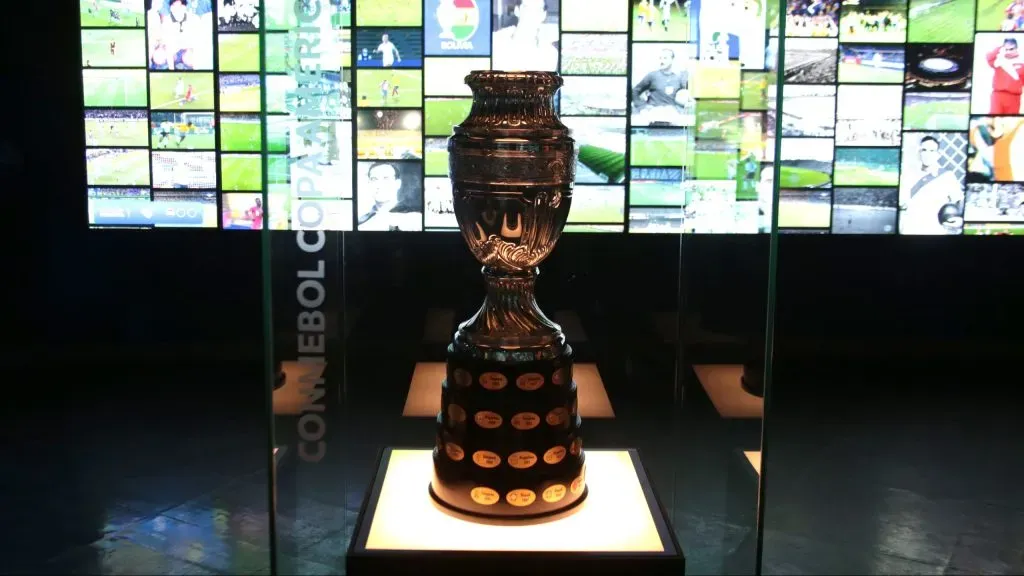 La Copa América aguarda en el museo de CONMEBOL a su próximo ganador [Foto: Getty]