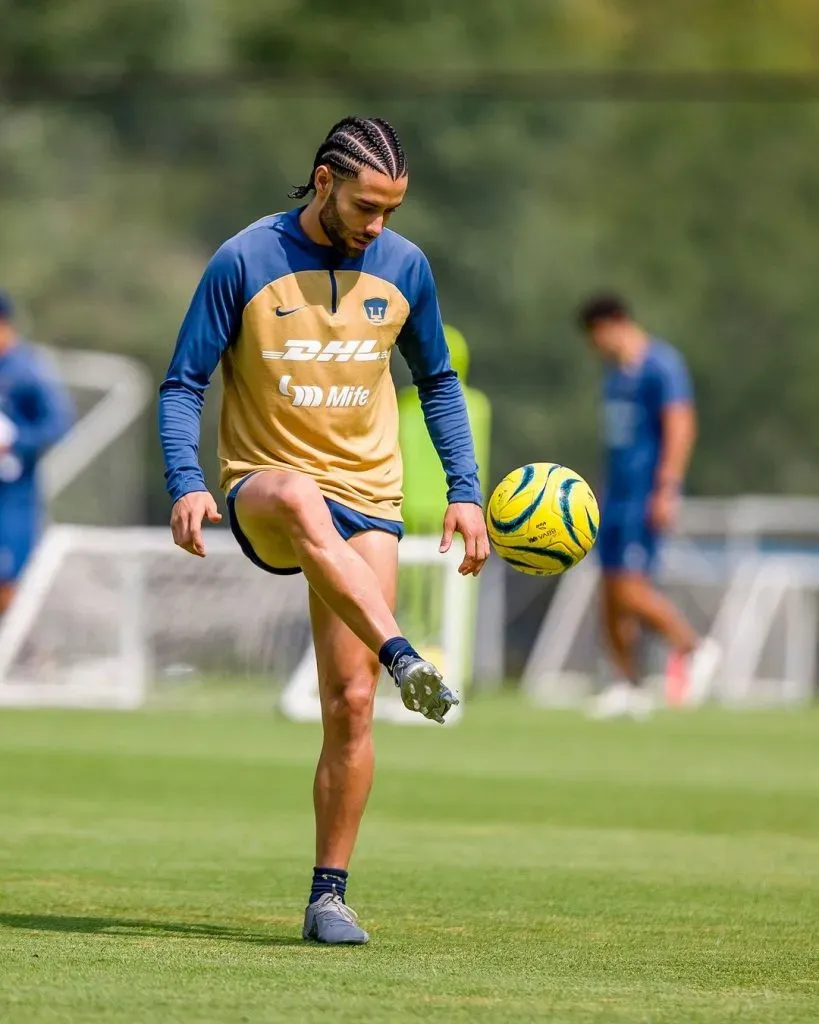 El nuevo look de César Huerta. (Imago)