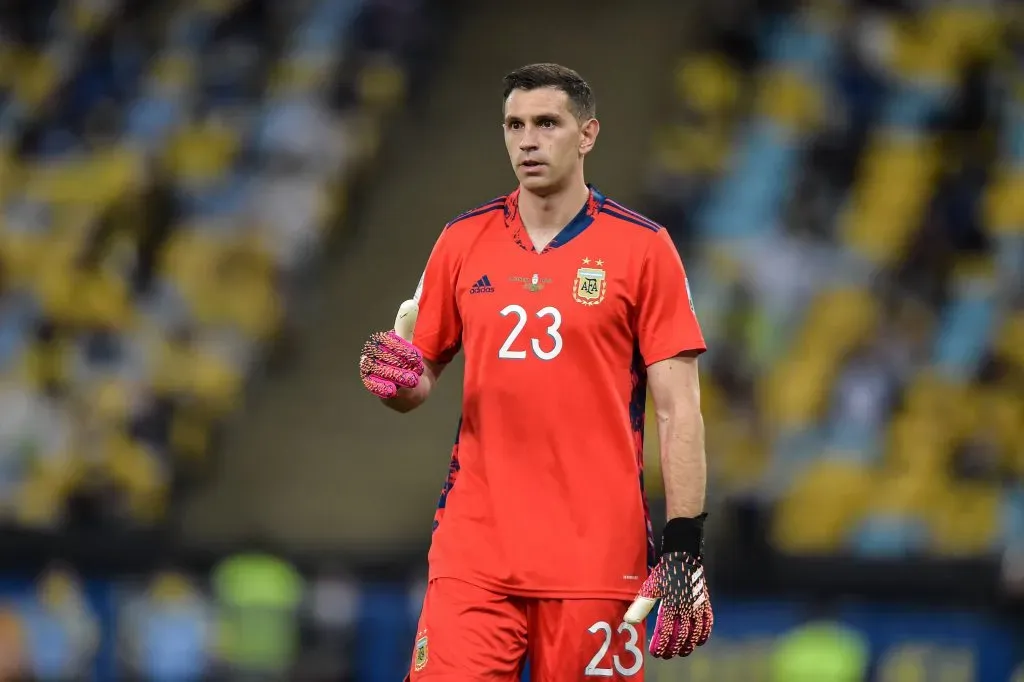 Con la Argentina como favorita, Emiliano Martínez es candidato a volver a ganar el premio (Imago)