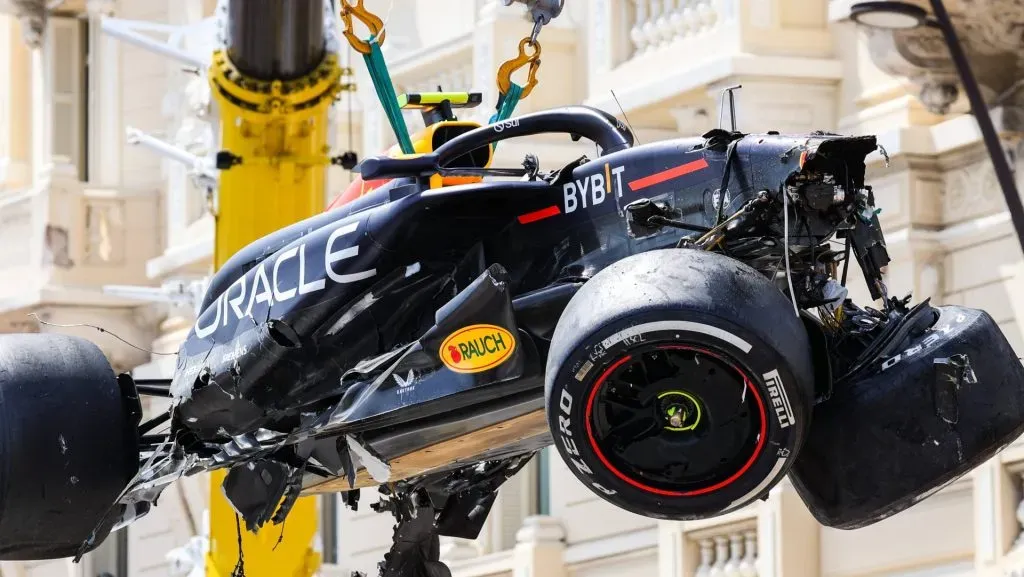 Así quedó la monoplaza de Checo Pérez tras el accidente en Mónaco (IMAGO)