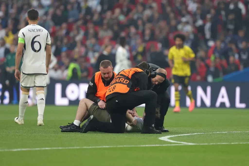 El personal de seguridad consiguió reducir a los intrusos. (Imago)