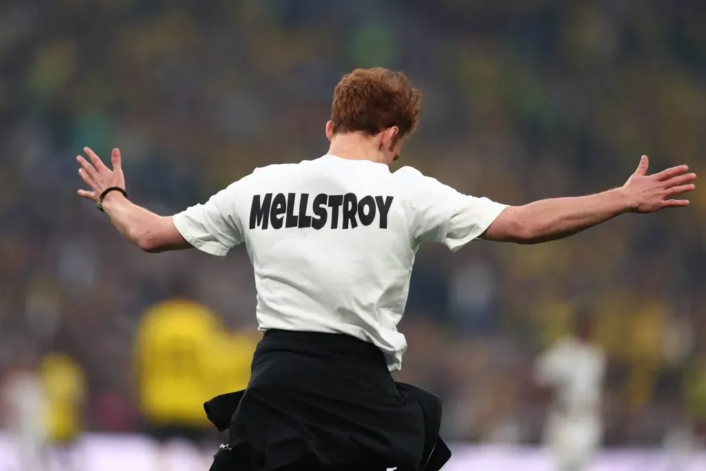 En las playeras de los espontáneos se podía leer el nombre del streamer ruso Mellstroy. (Imago)