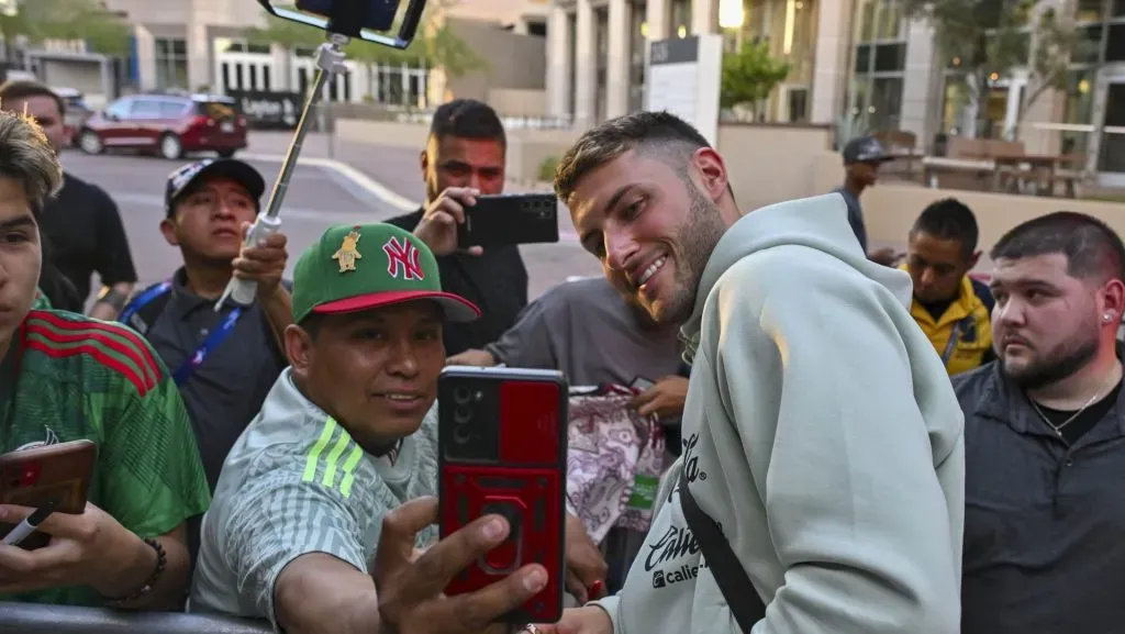 La llegada de México a Arizona no tuvo mucha presencia de aficionados (Imago7)