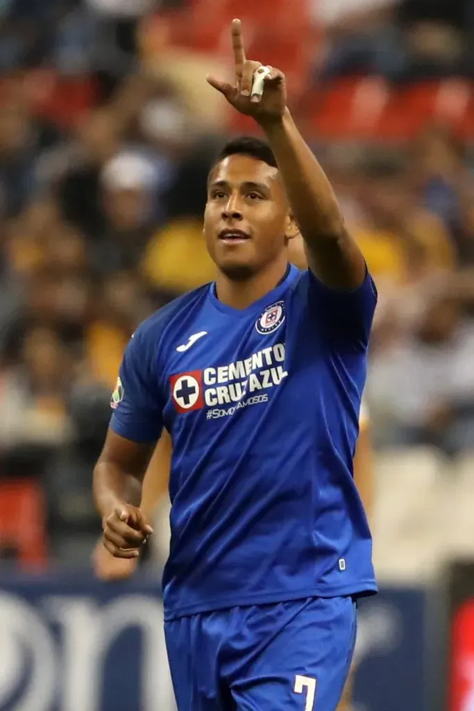 Luis Romo ganó dos títulos en Cruz Azul hasta el momento. (Imago)