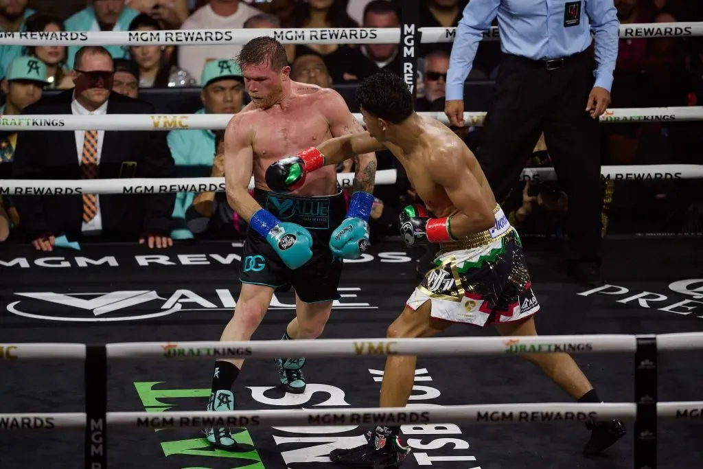 Canelo Álvarez peleó por última vez en mayo, cuando venció a Jaime Munguía para retener sus títulos de los supermedianos. (IMAGO)