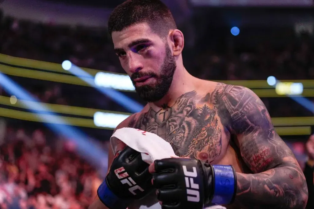 Ilia Topuria tiene su pelea pendiente ante Max Holloway, pero McGregor ya lo advirtió.