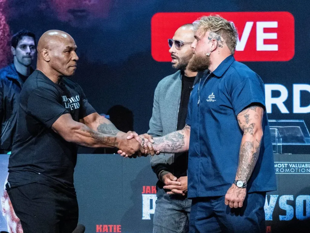 Mike Tyson y Jake Paul tenían todo acordado para verse las caras el 20 de julio, pero la salud de la leyenda suspendió el evento. (IMAGO)