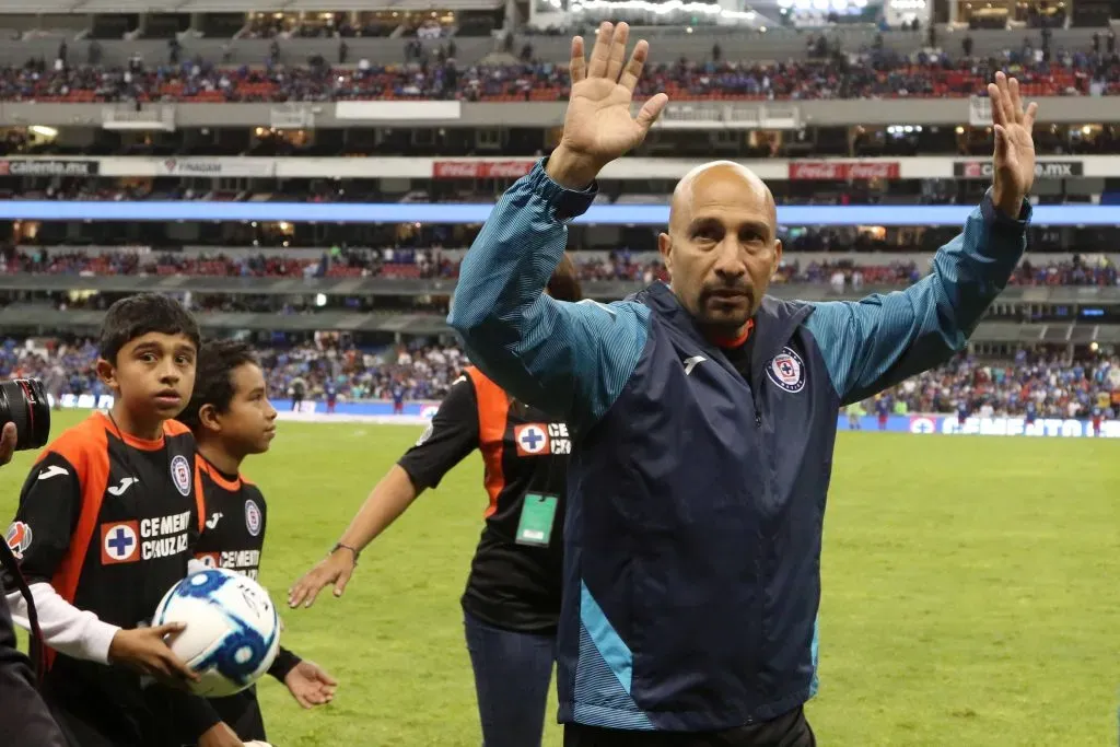 Oscar Pérez podría sumarse al cuerpo técnico de Aguirre como tercer auxiliar. (Imago)