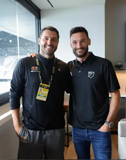 Gignac se reencontró con Hugo Lloris (Fuente: @LigaBBVAMX)