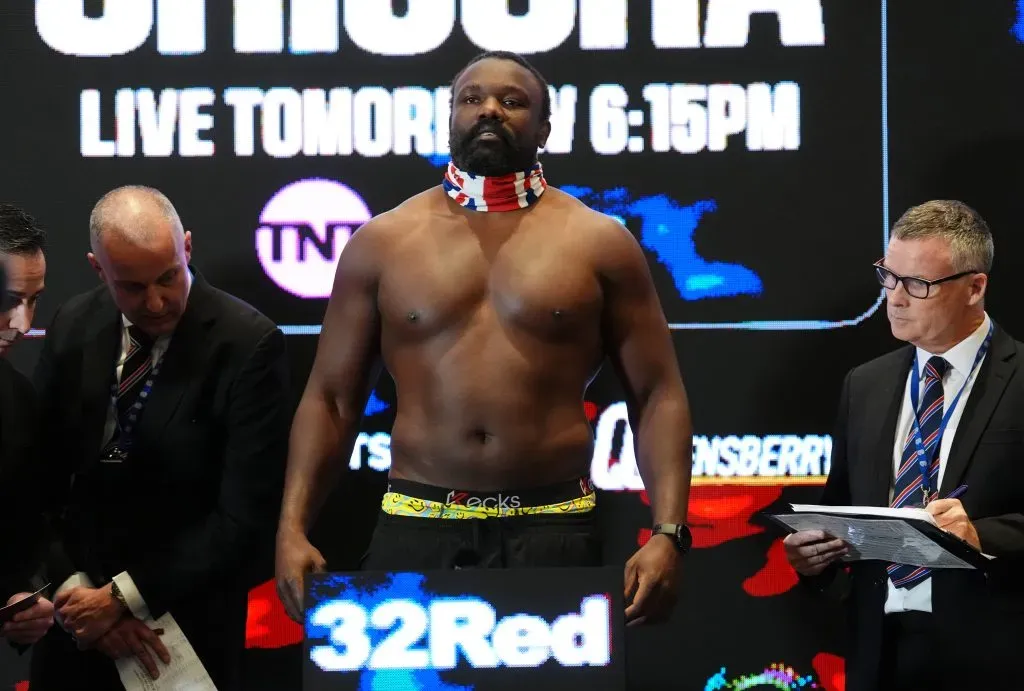 Derek Chisora dio el peso correspondiente para poder enfrentar a Joe Joyce en Londres. (IMAGO)