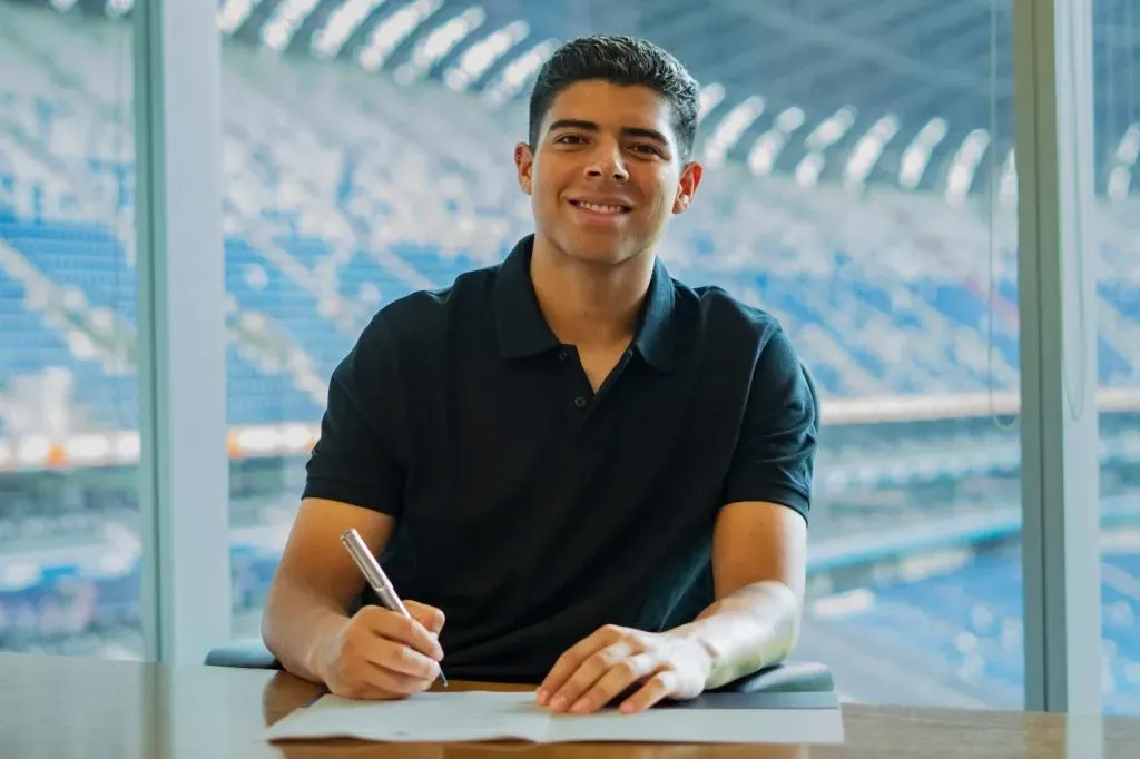 El defensa central es uno de los futbolistas con mayo proyección de la plantilla de Rayados. (Rayados oficial)