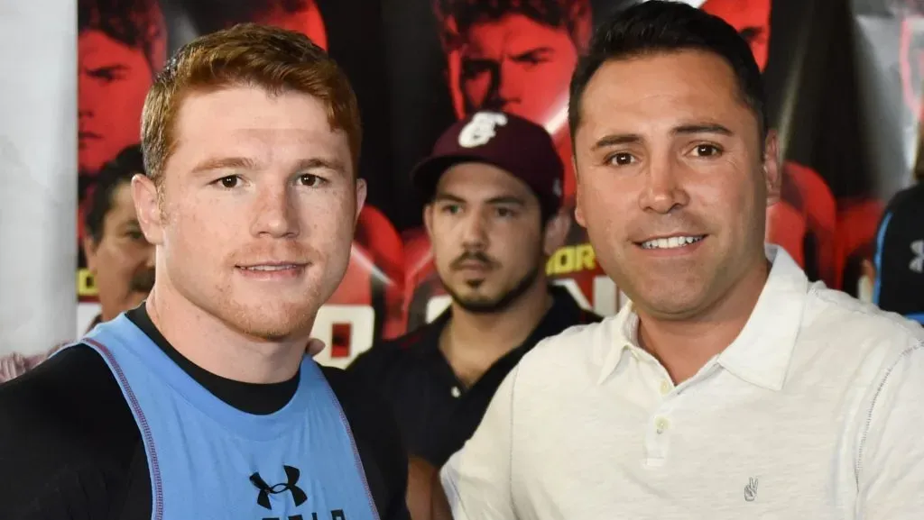 Óscar de la Hoya acompañó a Canelo Álvarez durante gran parte del crecimiento de Saúl como profesional. (GETTY IMAGES)