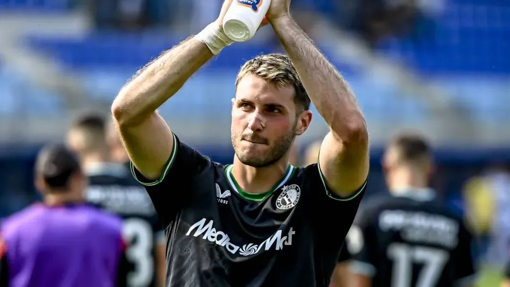 Santi Giménez podría abandonar Países Bajos en este mercado (IMAGO)