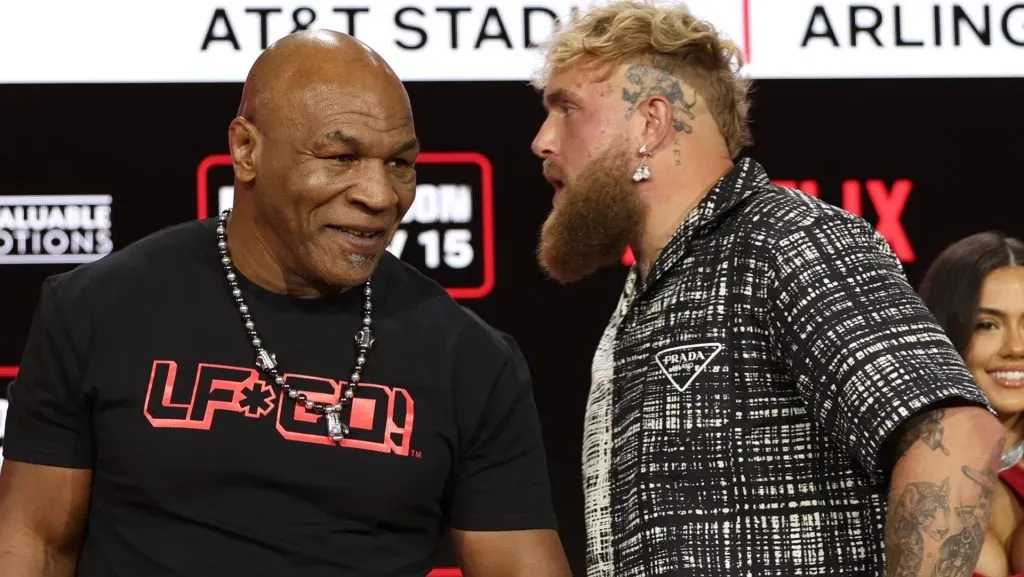 La leyenda y el youtuber estuvieron cara a cara una vez más. (GETTY IMAGES)