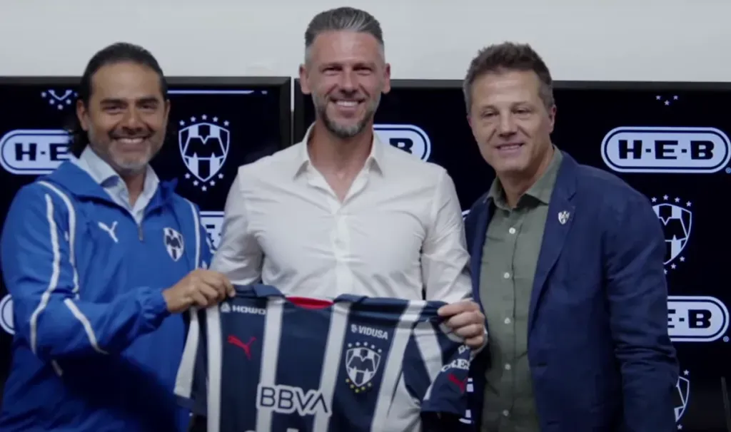 Demichelis junto a Héctor Lara (izquierda) y Tato Noriega (derecha). (Captura)