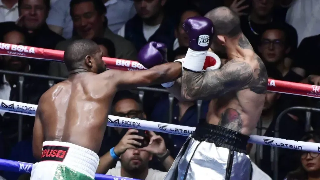 Floyd Mayweather se lució ante John Gotti III en la Arena Ciudad de México. (IMAGO)