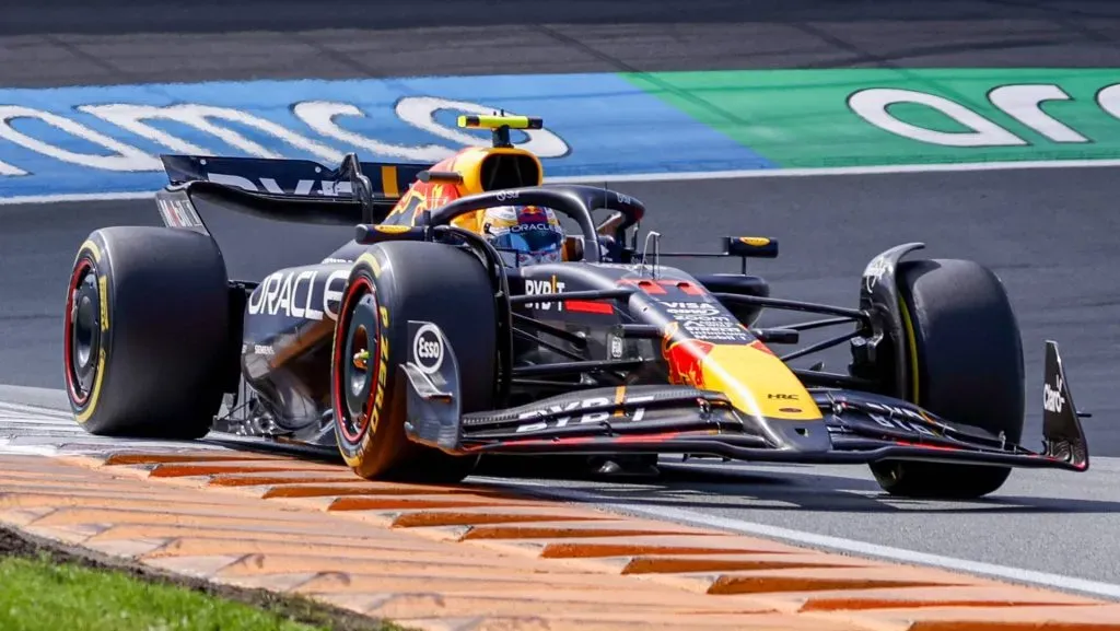 Checo Pérez durante el Gran Premio de Países Bajos (IMAGO)