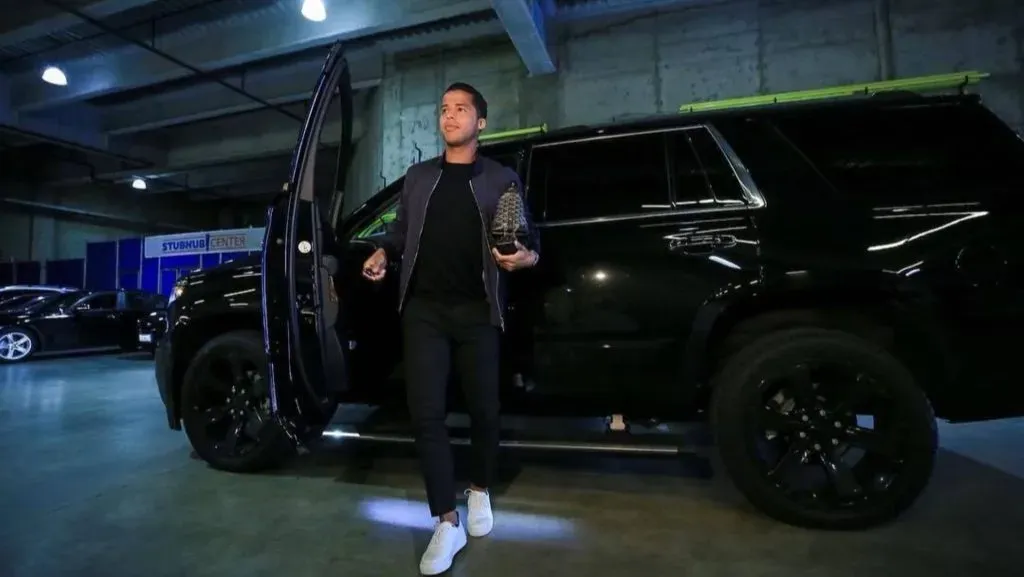 Gio y una colección de coches clásicos y modernos (Instagram)