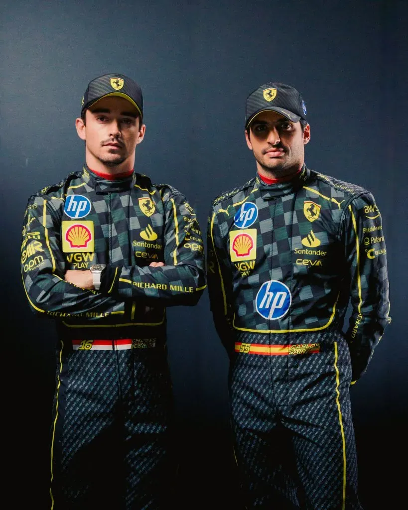 Charles Leclerc y Carlos Sainz, en sus trajes para el GP de Italia (@ScuderiaFerrari)