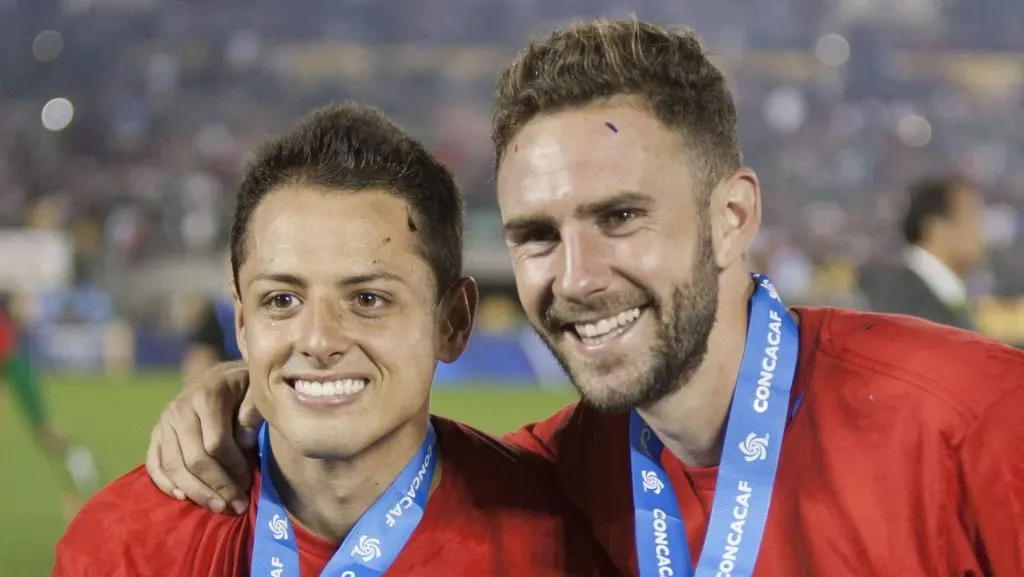 Miguel Layún y Chicharito Hernández, juntos en 2015 (IMAGO)