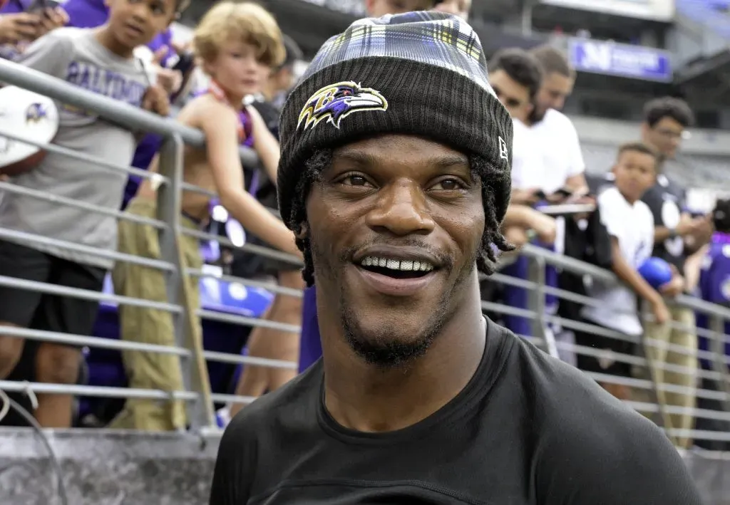 Lamar Jackson #8 de los Baltimore Ravens reacciona después de una derrota por 17-10 contra los Kansas City Chiefs en el Juego de Campeonato de la AFC en el M&T Bank Stadium el 28 de enero de 2024 en Baltimore, Maryland.