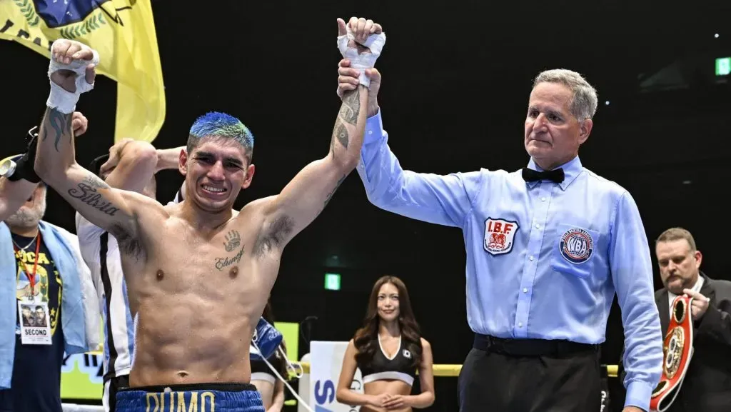 Fernando Martínez venció en julio por decisión de los jueces a Kazuto Ioka y se convirtió en doble campeón supermosca. (IMAGO)