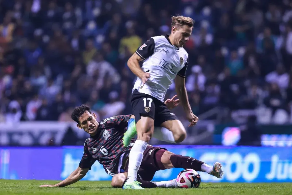 Chiquete Orozco (abajo) afirmó que el Tri le entregará resultados a la gente. (Getty Images)