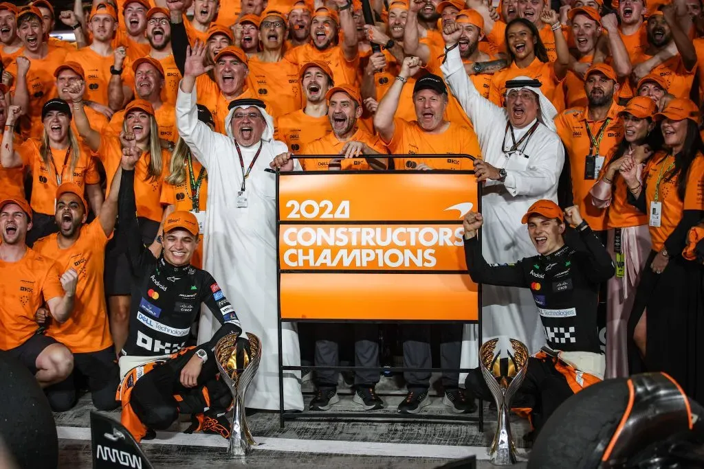 McLaren celebrando el Campeonato de Constructores en Abu Dhabi (IMAGO)