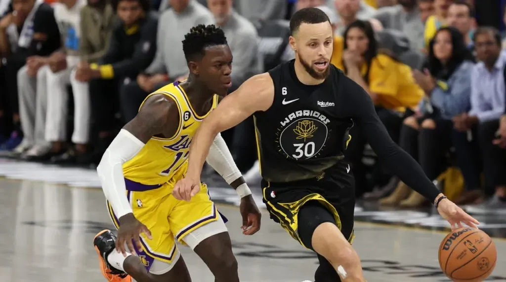 Dennis Schröder y Stephen Curry. (Foto: Getty Images)