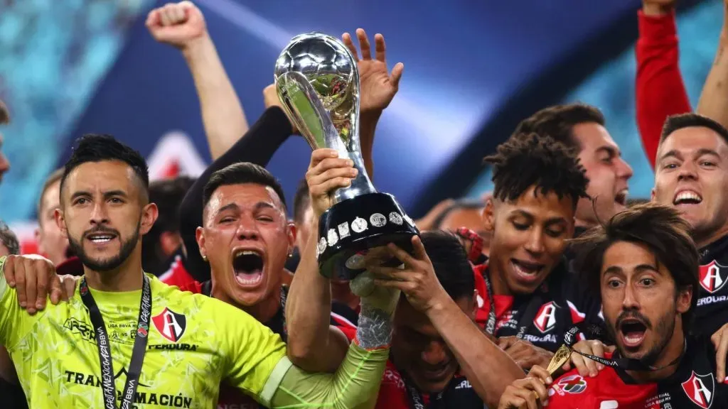 Atlas quiere acostumbrarse a levantar trofeos (Imago)