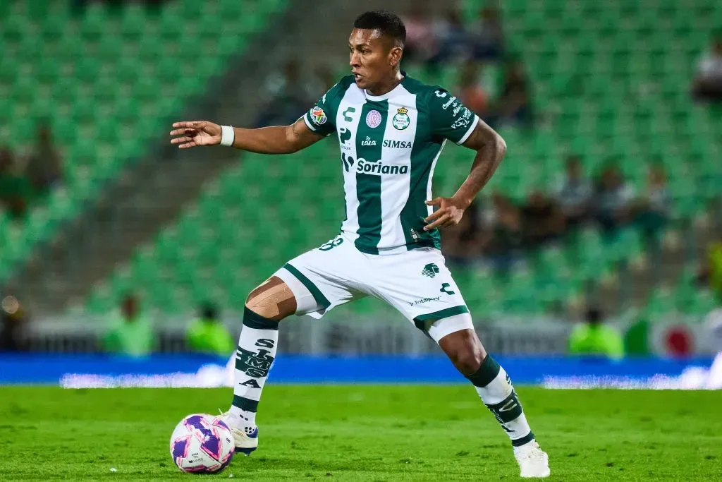 Pedro Aquino tendría interés en continuar en Santos Laguna (IMAGO)