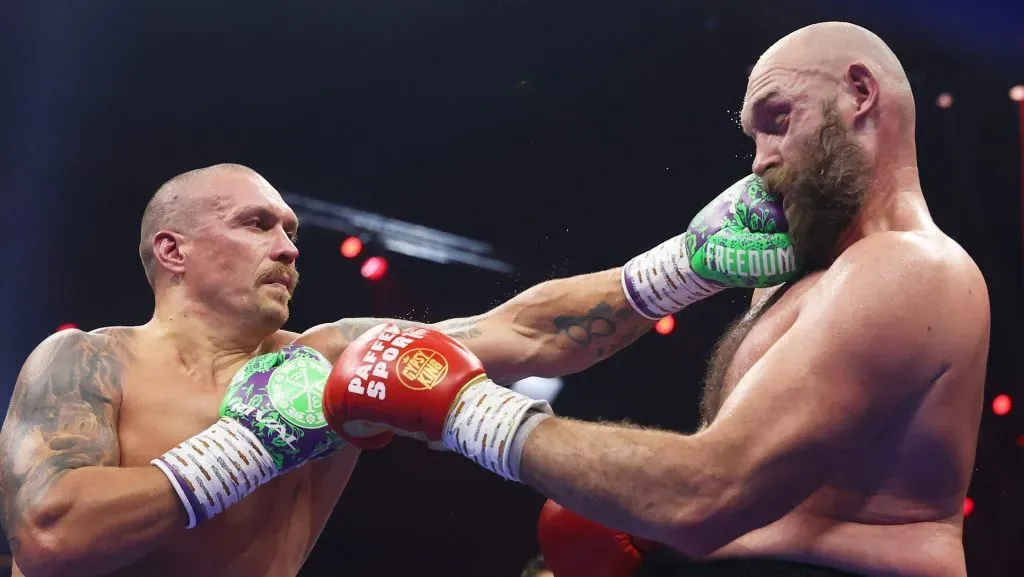 Oleksandr Usyk se impuso ante Tyson Fury de manera contundente en la revancha en Arabia Saudita. (GETTY IMAGES)