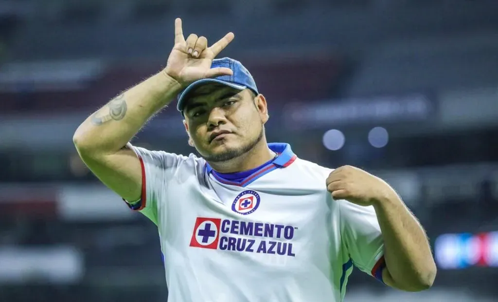 Uno de los más distinguidos aficionados de La Máquina (Cruz Azul oficial)