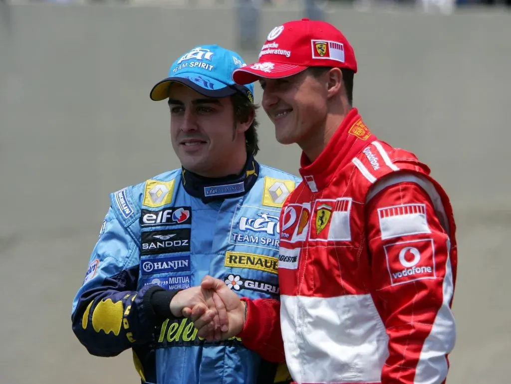 Fernando Alonso y Michael Schumacher en el Gran Premio de Brasil 2006 (GETTY IMAGES)
