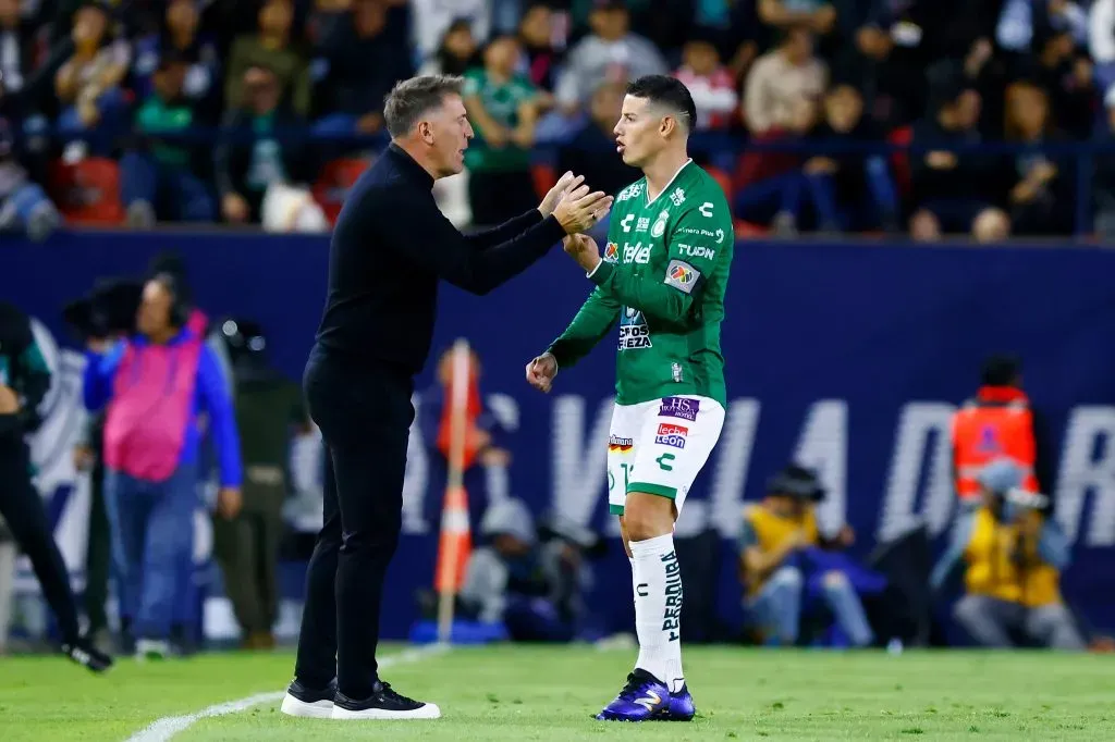 Eduardo Berizzo platica con James Rodríguez (GETTY IMAGES)