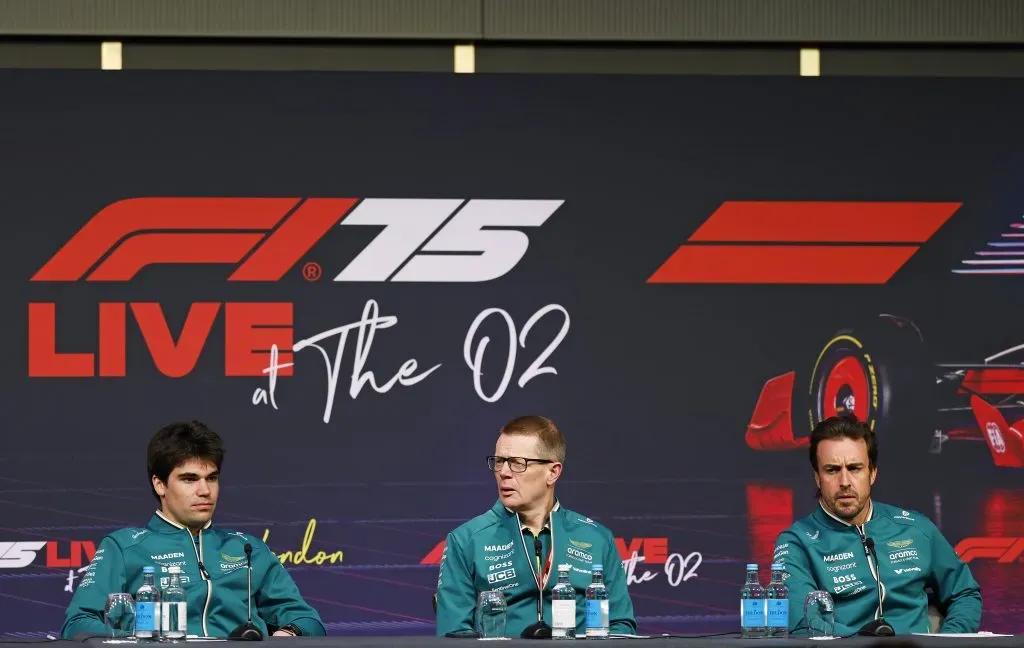 Lance Stroll y Fernando Alonso en rueda de prensa (GETTY IMAGES)