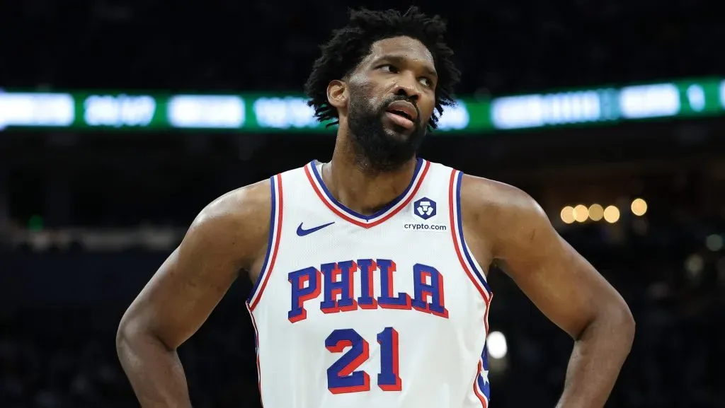 Joel Embiid es la gran baja de la NBA por todo lo que queda de temporada. (GETTY IMAGES)